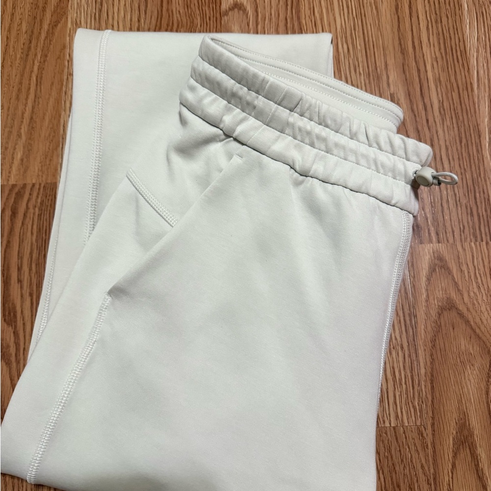 Lululemon Softstreme High-Rise Pant
Regular
